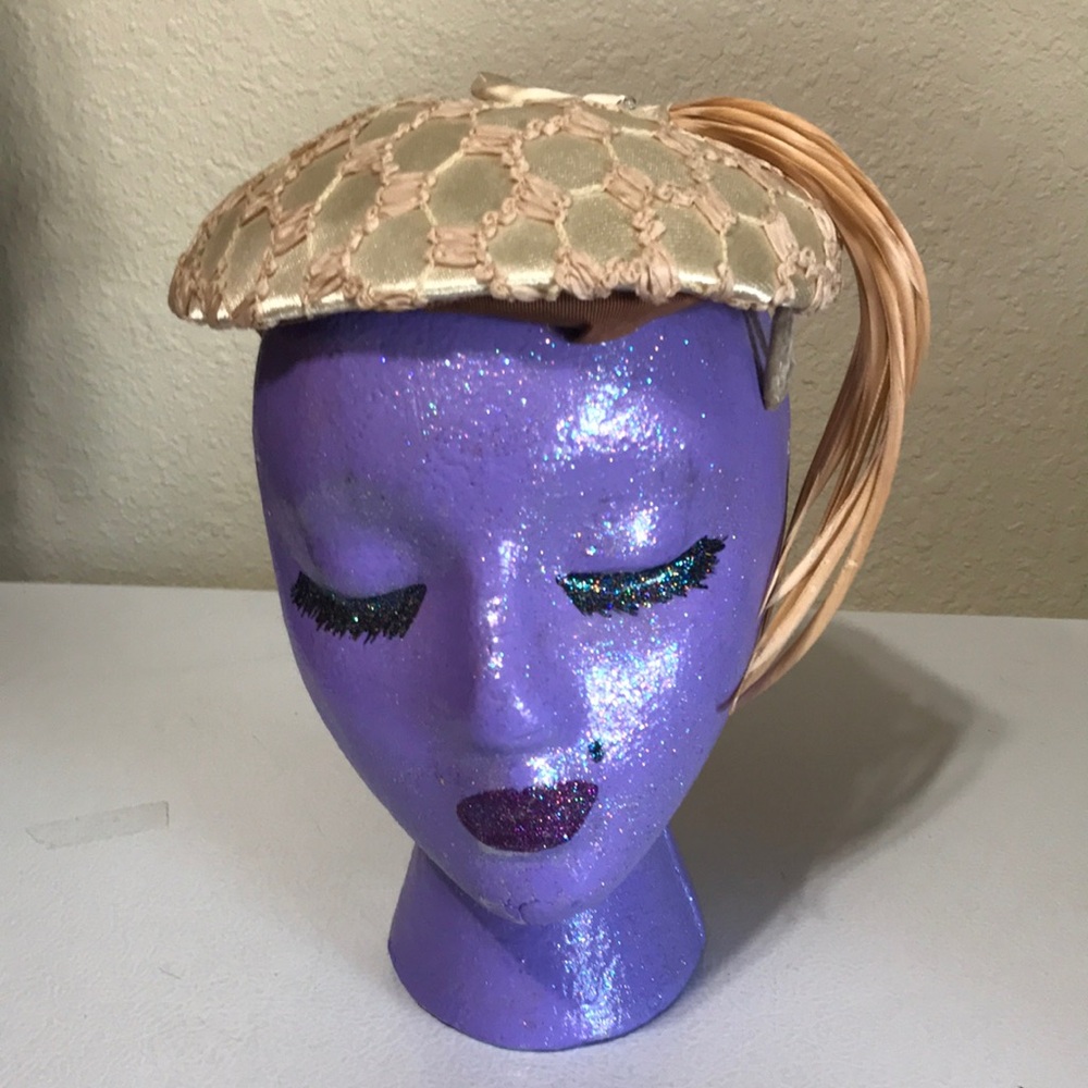 Vintage Women's Elegant Beige Half Hat/ Button/ Fascinator Hat. Good Condition.